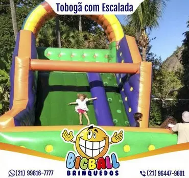 Tobogã Inflável com escalada